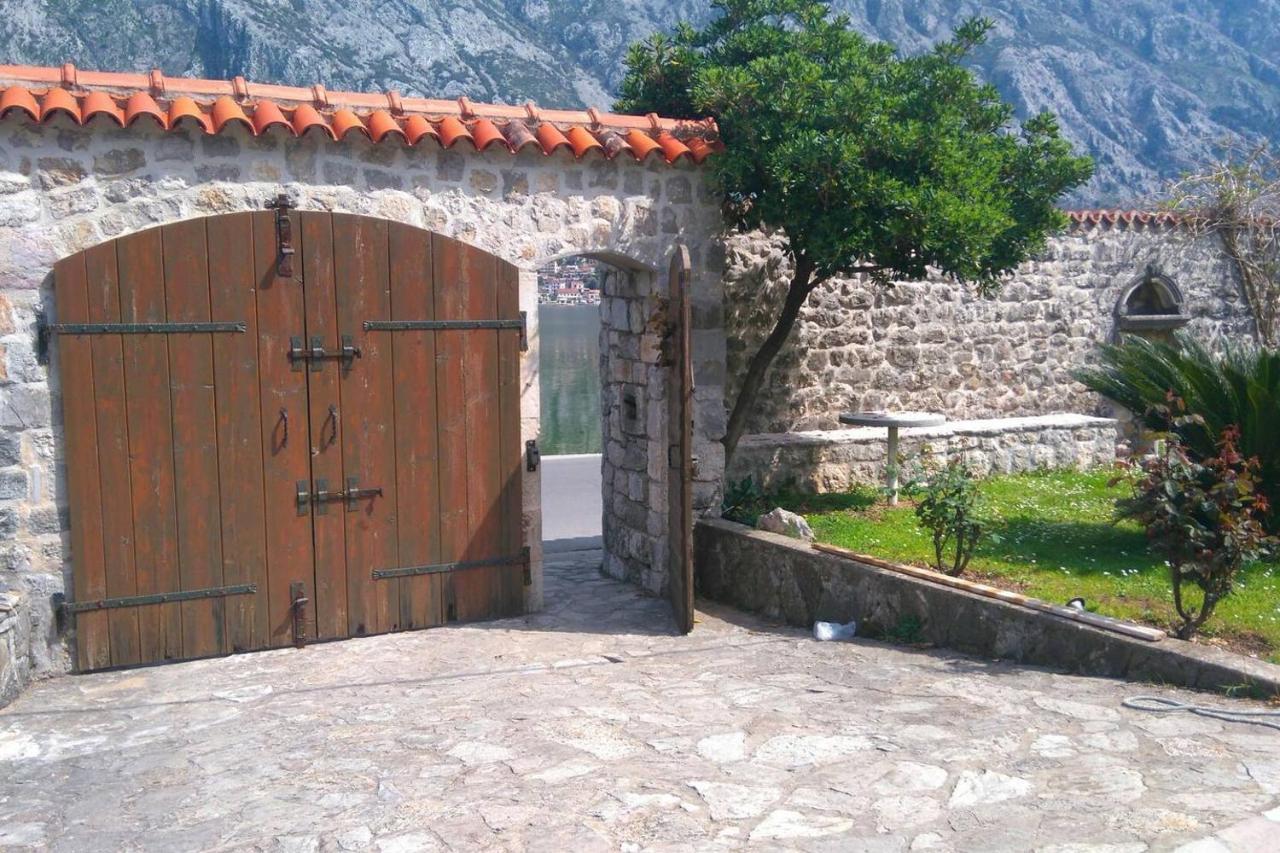 Mediterranean Holiday House & Apartments コトル エクステリア 写真