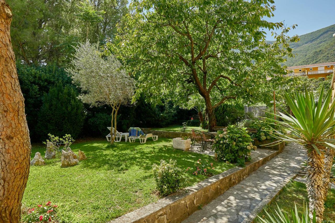 Mediterranean Holiday House & Apartments コトル エクステリア 写真