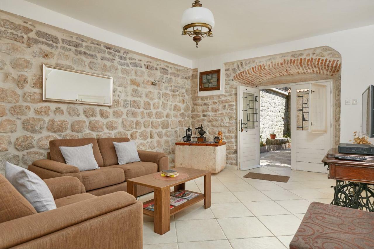 Mediterranean Holiday House & Apartments コトル エクステリア 写真