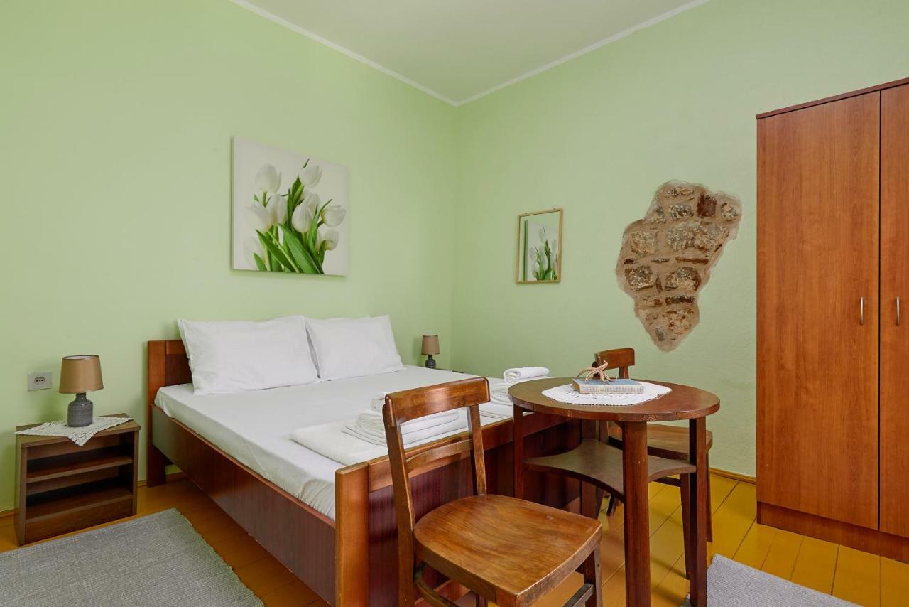 Mediterranean Holiday House & Apartments コトル エクステリア 写真