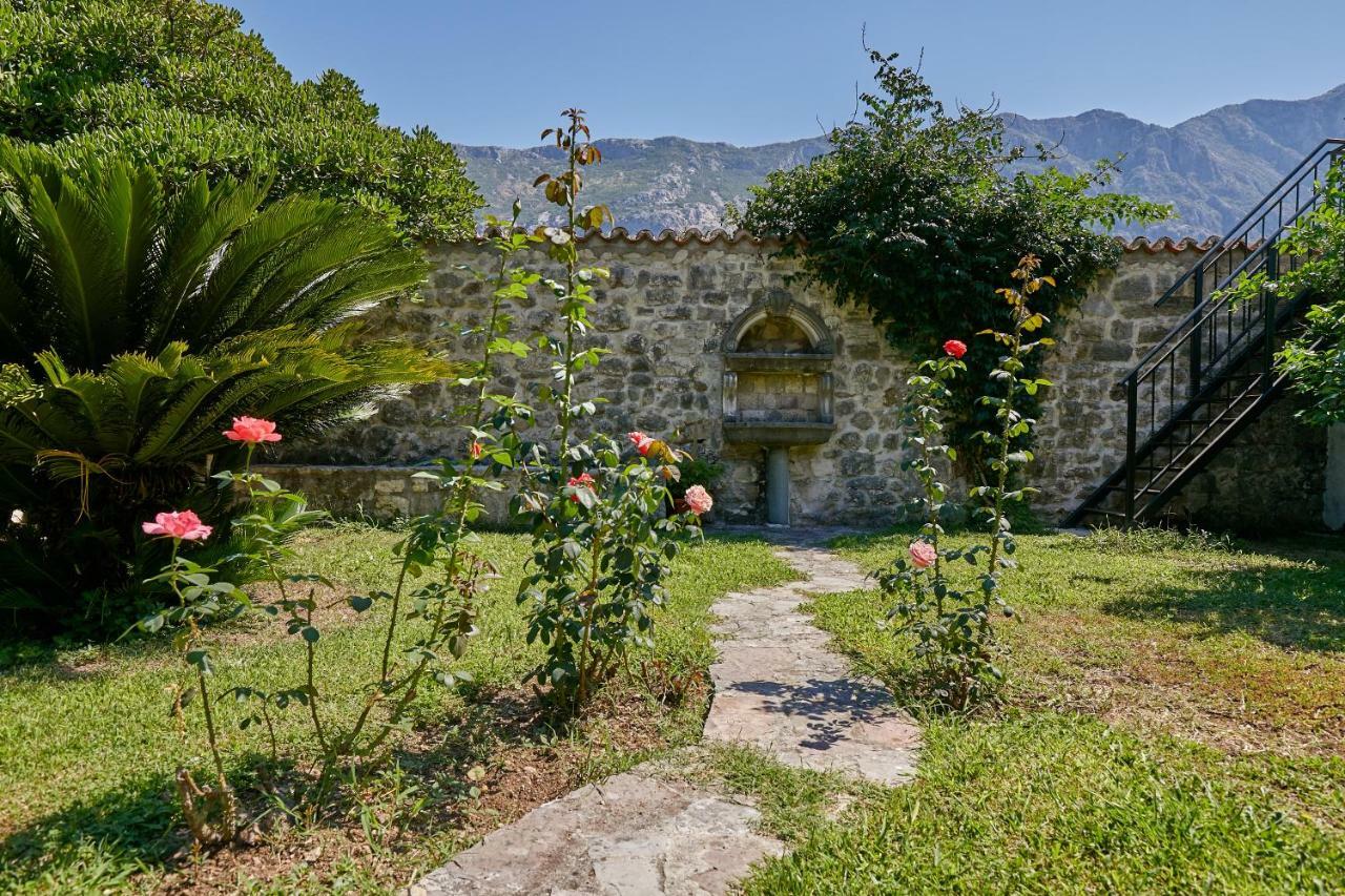 Mediterranean Holiday House & Apartments コトル エクステリア 写真