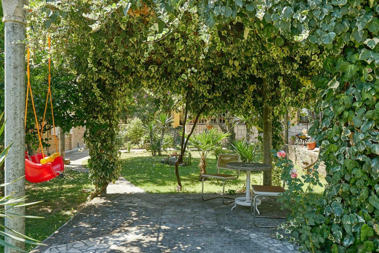Mediterranean Holiday House & Apartments コトル エクステリア 写真