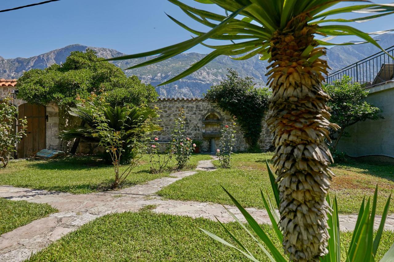 Mediterranean Holiday House & Apartments コトル エクステリア 写真