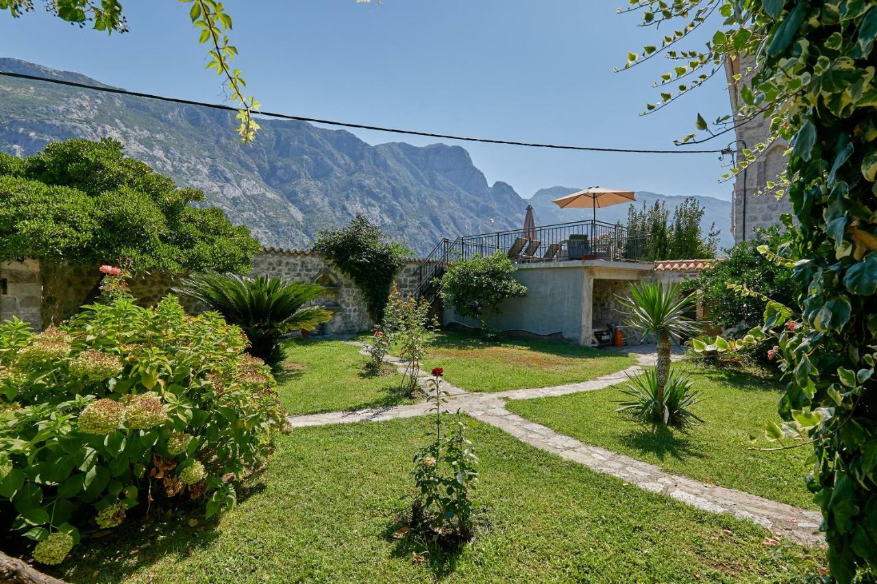 Mediterranean Holiday House & Apartments コトル エクステリア 写真