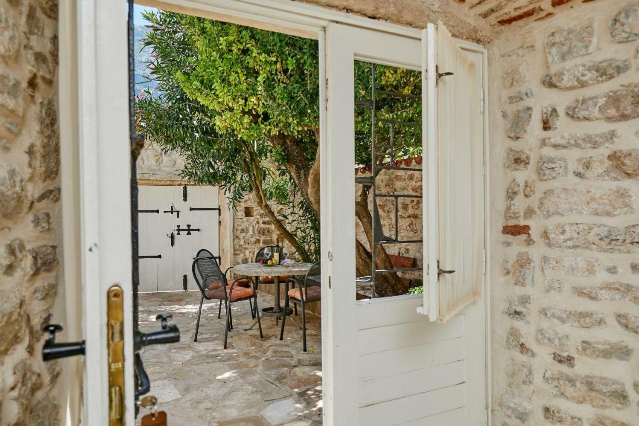 Mediterranean Holiday House & Apartments コトル エクステリア 写真